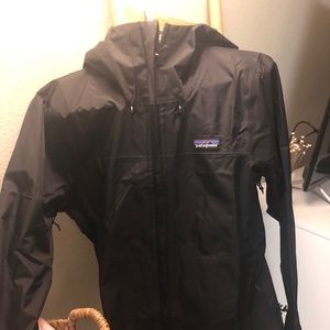 Brand new black Patagonia raincoat